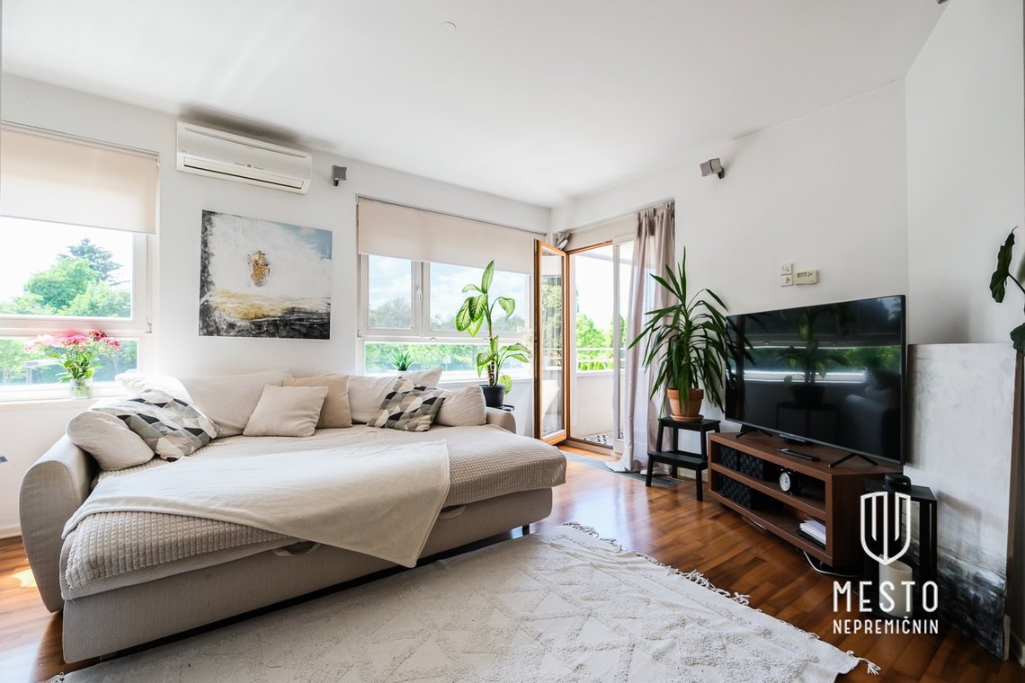 Bright three-bedroom apartment with a terrace in Trnovo – 4