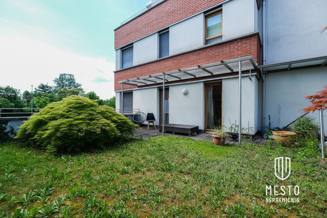 Bright three-bedroom apartment with a terrace in Trnovo – 9