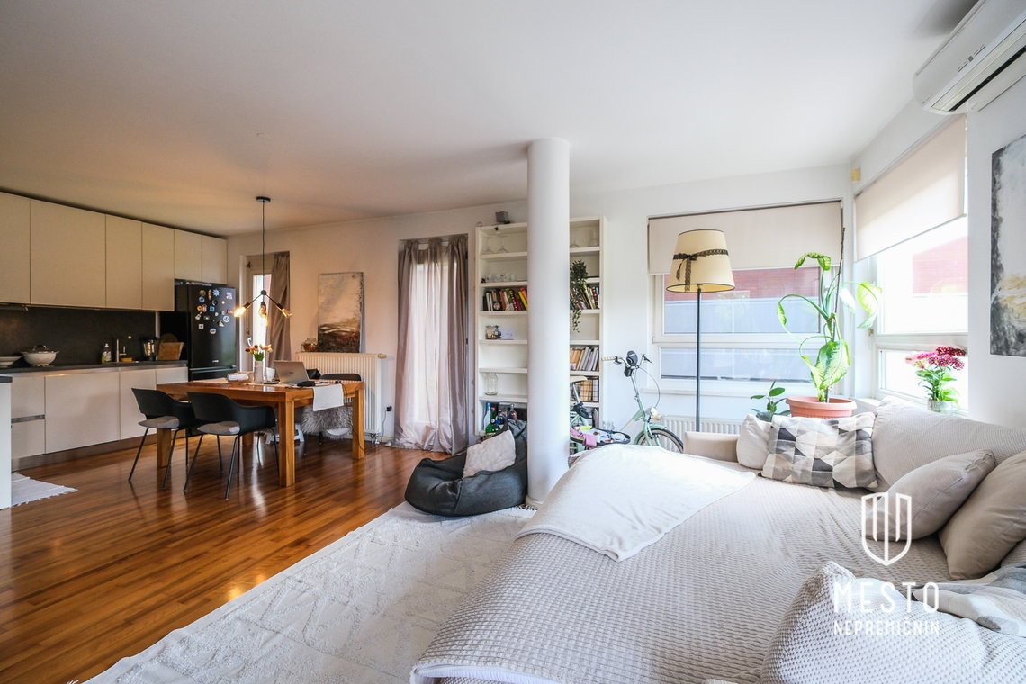 Bright three-bedroom apartment with a terrace in Trnovo – 10