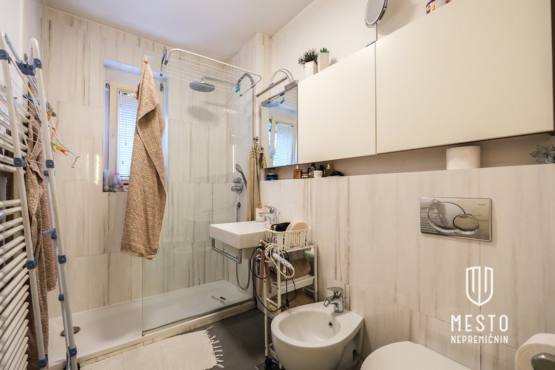 Bright three-bedroom apartment with a terrace in Trnovo – 15