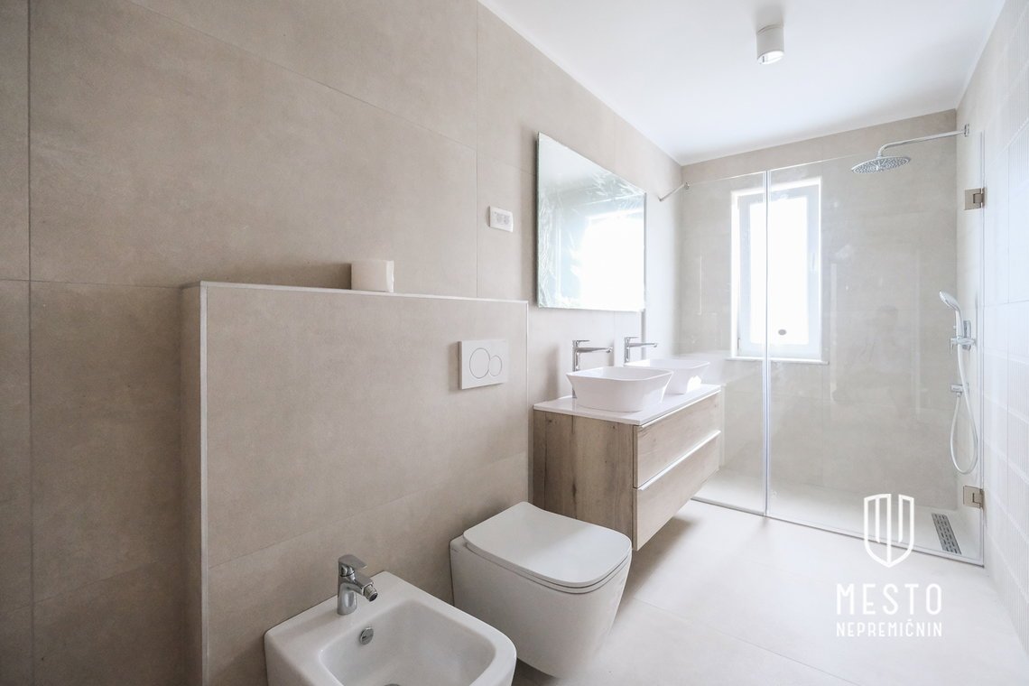 Detached house in Brod – potential to convert into 3 separate apartments – 18