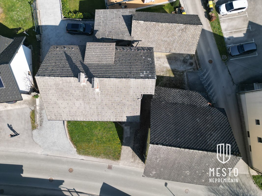 House with great potential in Sora near Medvode (K+P+M, built 1968) – 2
