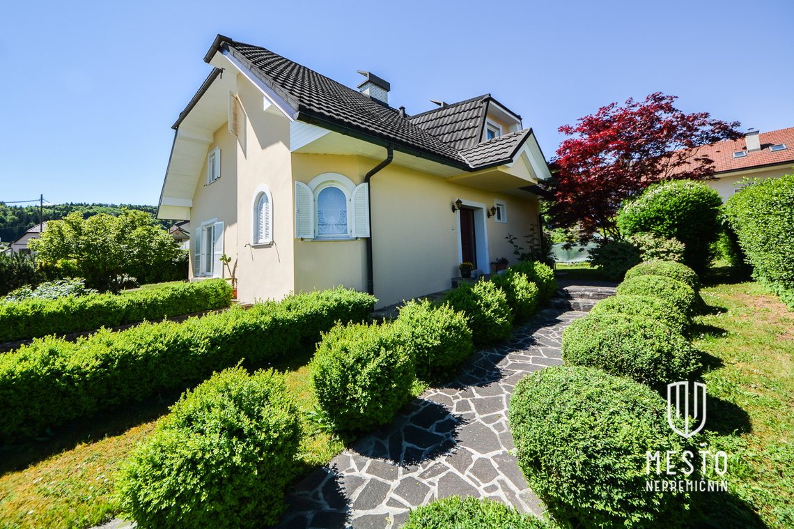 Cozy house with a spacious plot in Ponova vas, Grosuplje – 3