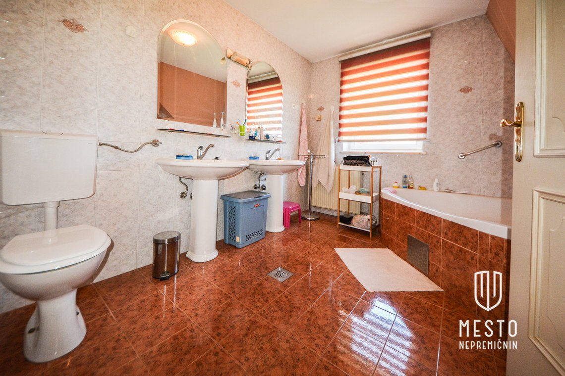 Cozy house with a spacious plot in Ponova vas, Grosuplje – 14
