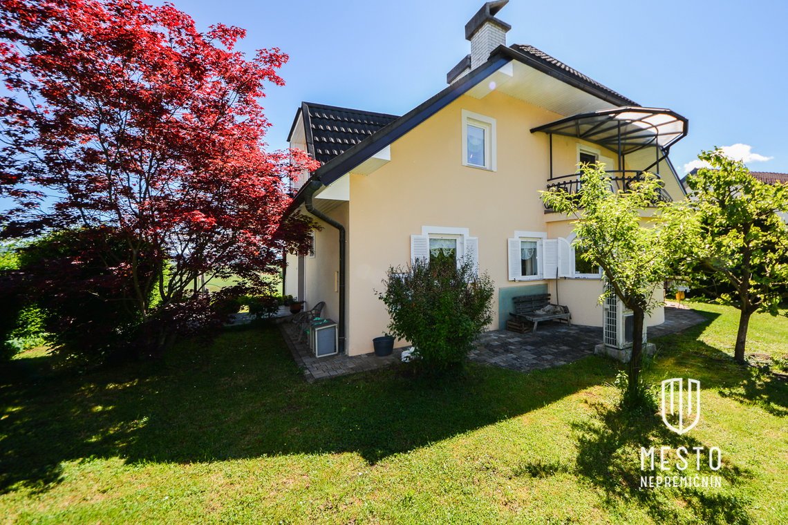 Cozy house with a spacious plot in Ponova vas, Grosuplje – 17