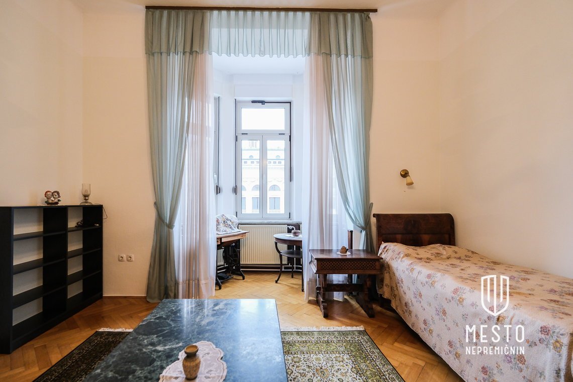 Four-and-a-half-room apartment on Cankarjeva Street opposite the Ljubljana Opera – 2