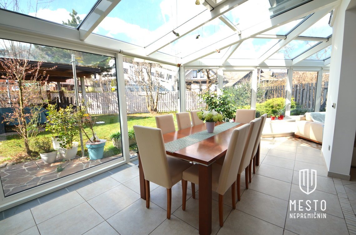 Terraced house in Grosuplje — bright, renovated, with a winter garden – 2