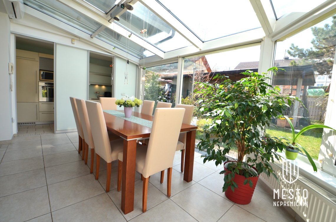 Terraced house in Grosuplje — bright, renovated, with a winter garden – 3