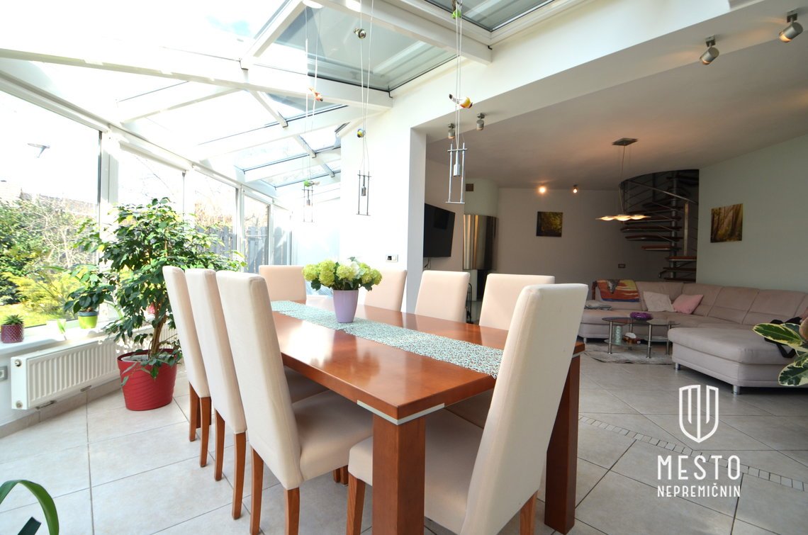 Terraced house in Grosuplje — bright, renovated, with a winter garden – 4