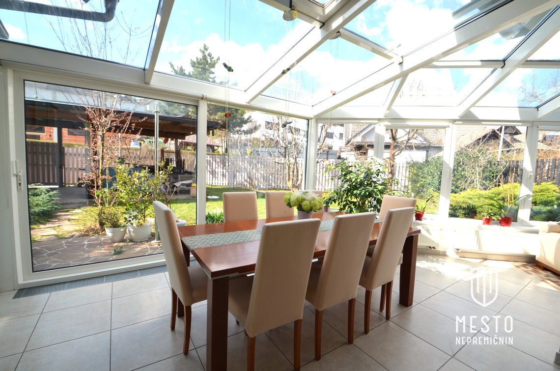Terraced house in Grosuplje — bright, renovated, with a winter garden – 5