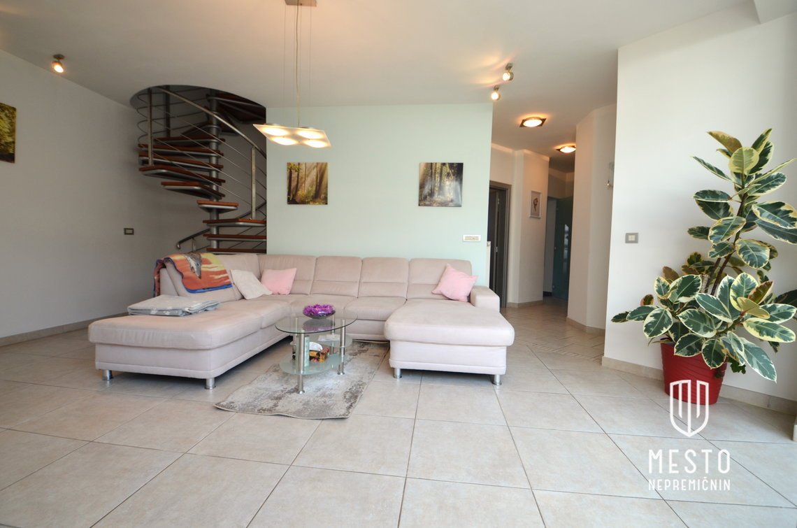 Terraced house in Grosuplje — bright, renovated, with a winter garden – 8