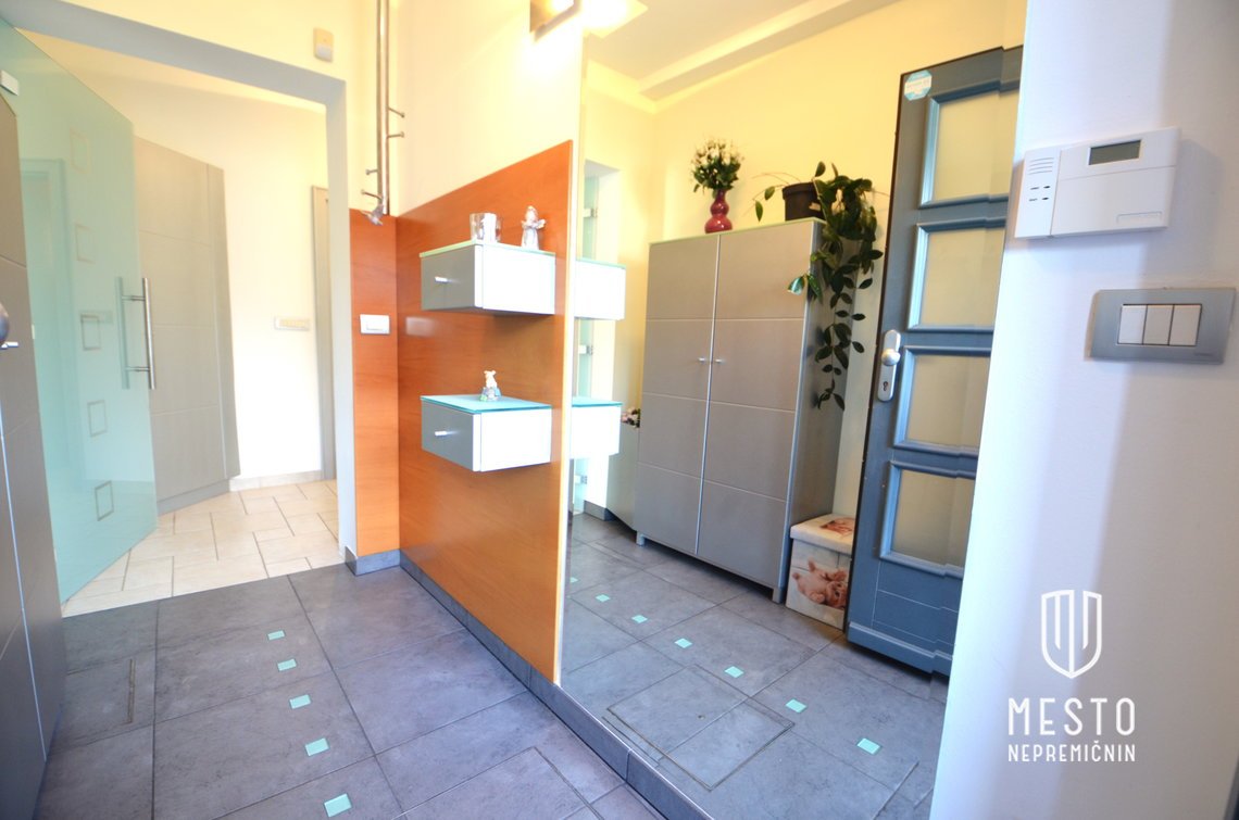 Terraced house in Grosuplje — bright, renovated, with a winter garden – 22