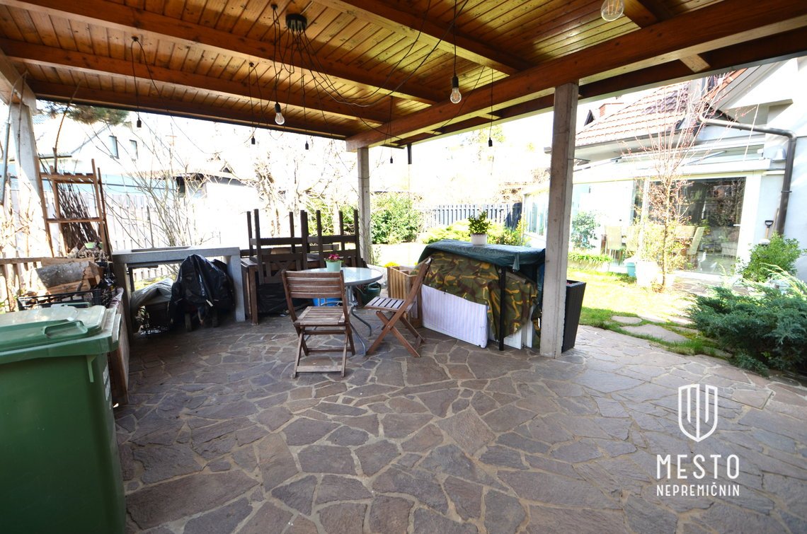 Terraced house in Grosuplje — bright, renovated, with a winter garden – 34