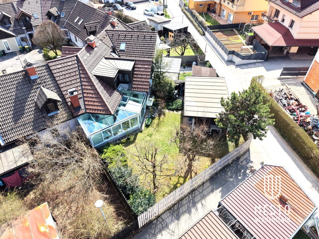 Terraced house in Grosuplje — bright, renovated, with a winter garden – 36