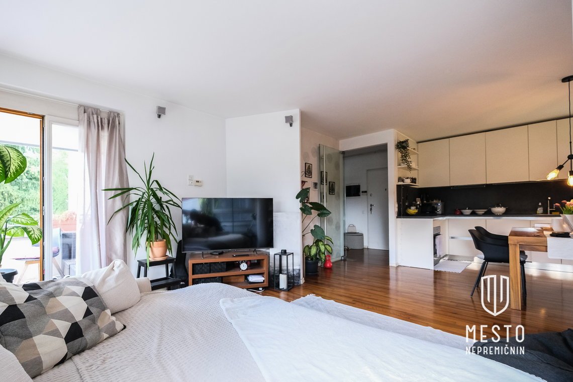 Bright three-bedroom apartment with terrace in Trnovo – 3