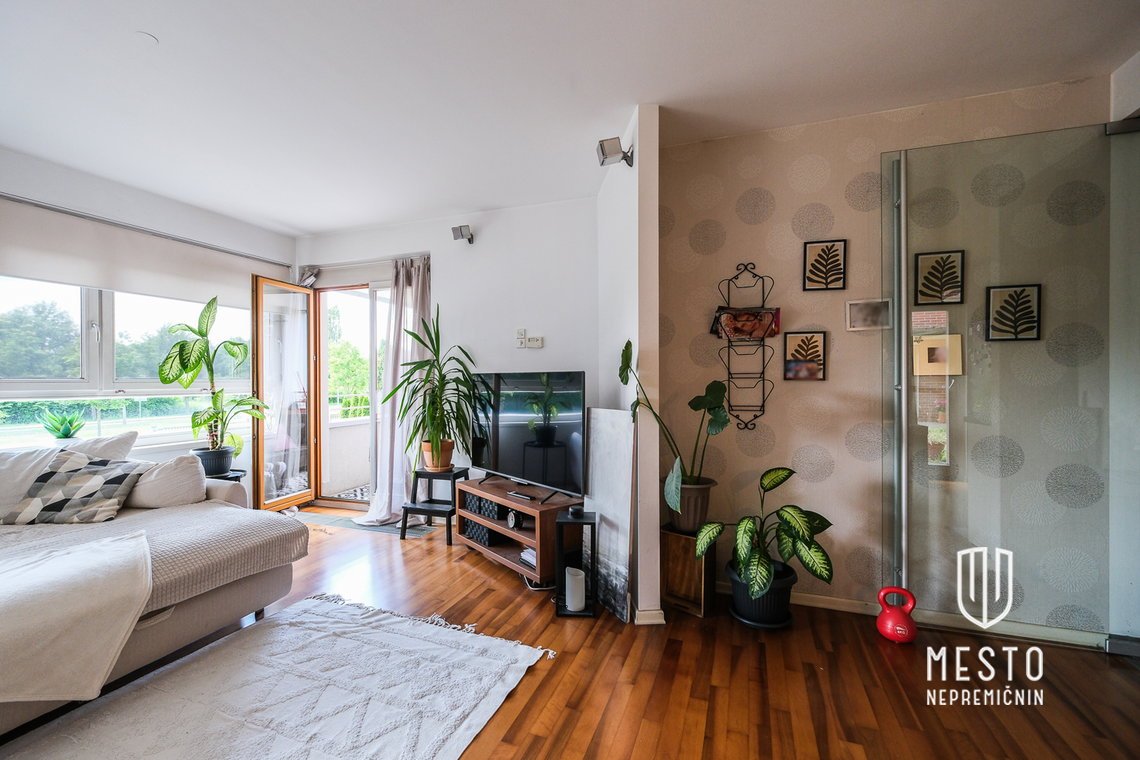 Bright three-bedroom apartment with terrace in Trnovo – 16