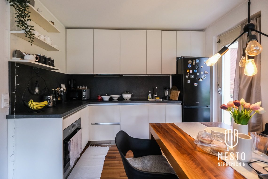 Bright three-bedroom apartment with terrace in Trnovo – 17