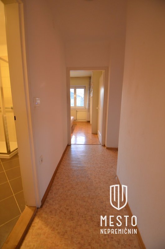 Two-and-a-half-room apartment with a garage, near all infrastructure (2nd/3rd floor, built in 1949) – 2