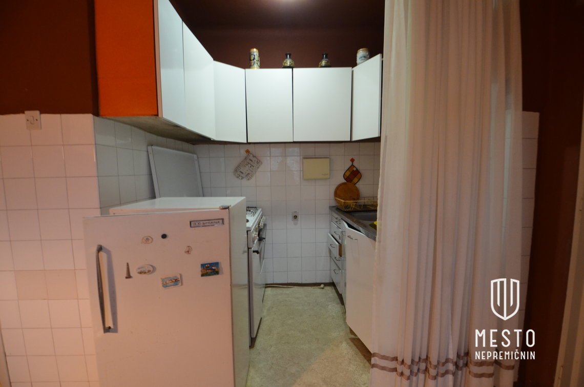 Two-and-a-half-room apartment with a garage, near all infrastructure (2nd/3rd floor, built in 1949) – 9