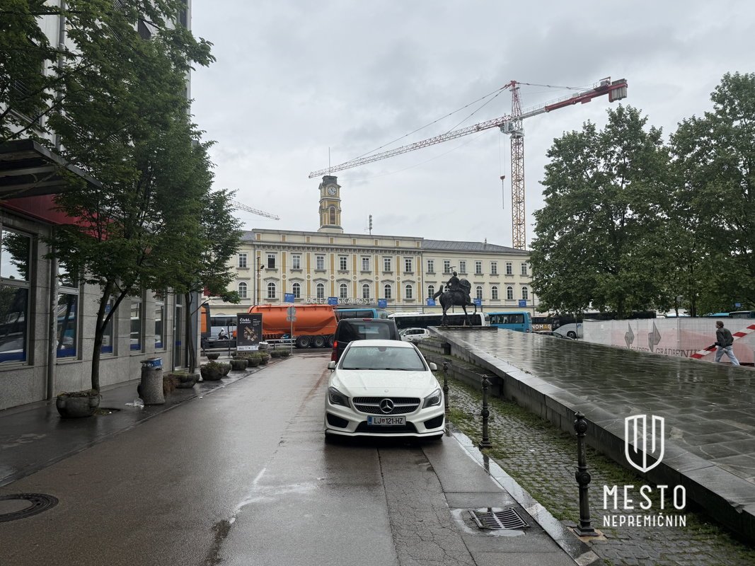 Parking space in the city center - Trg osvobodilne fronte 13a – 2