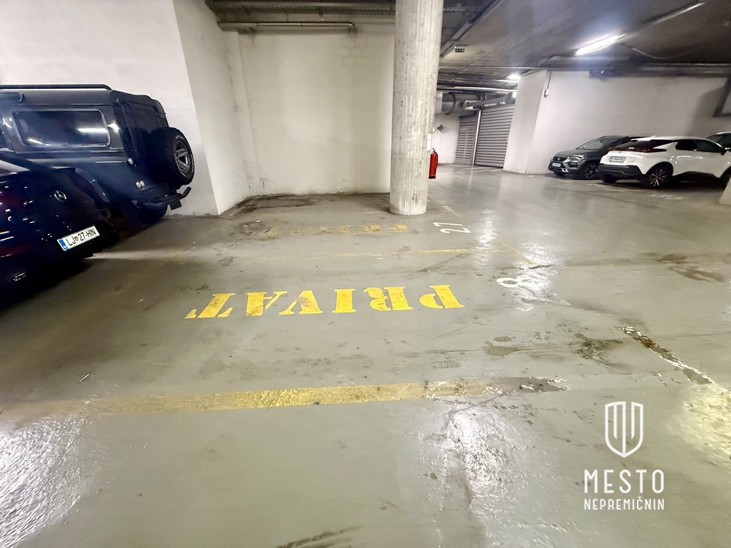 Parking space in the city center - Trg osvobodilne fronte 13a – 6