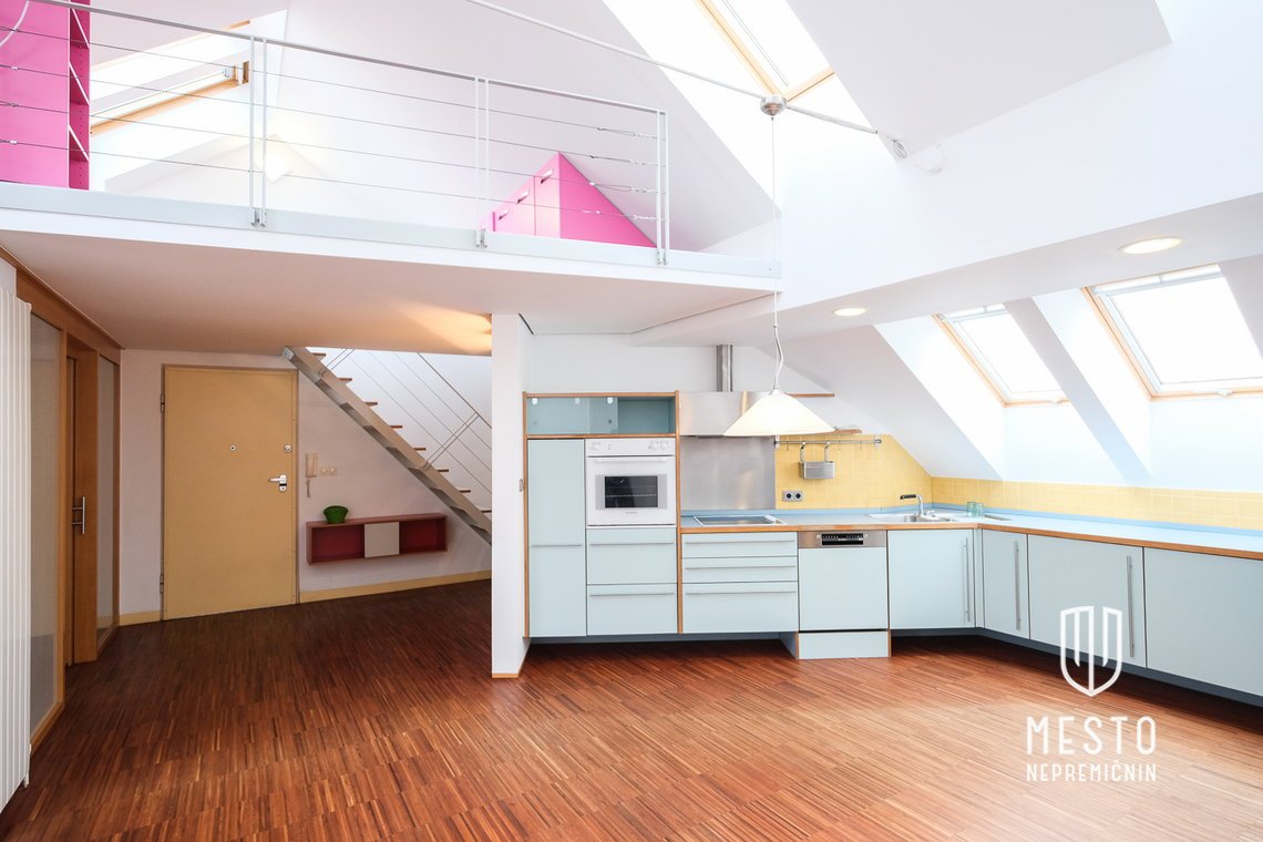 Three-room attic apartment with gallery and terrace in Zalog – 3