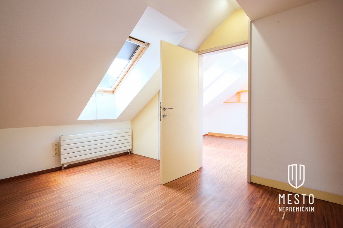Three-room attic apartment with gallery and terrace in Zalog – 6