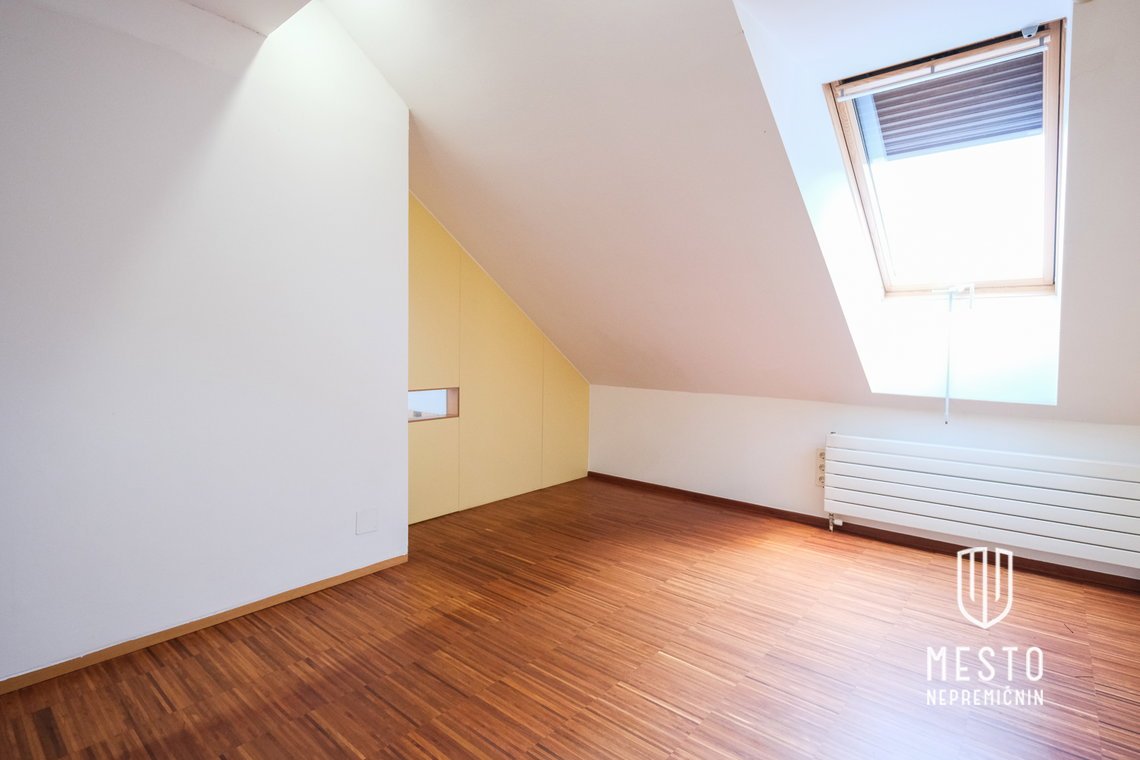 Three-room attic apartment with gallery and terrace in Zalog – 7