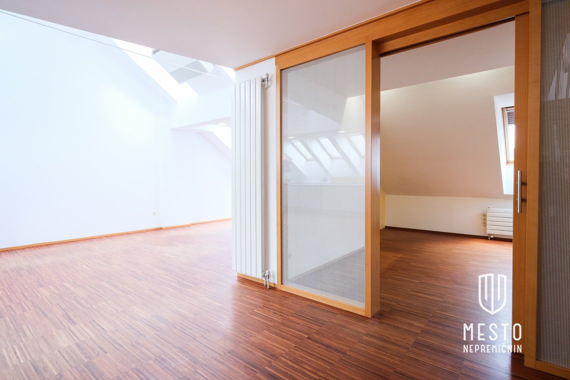 Three-room attic apartment with gallery and terrace in Zalog – 10