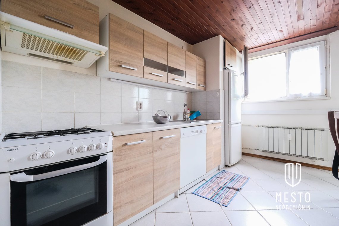 Spacious three-bedroom apartment in Šiška – 4