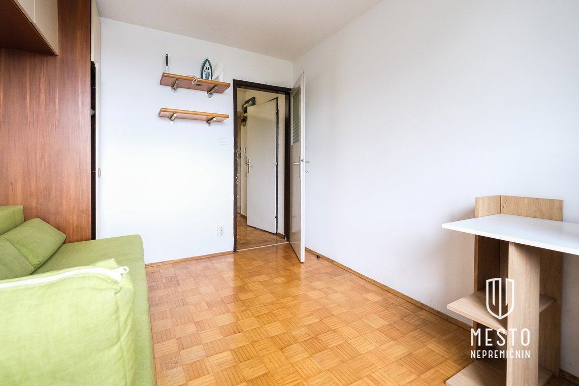 Spacious three-bedroom apartment in Šiška – 10
