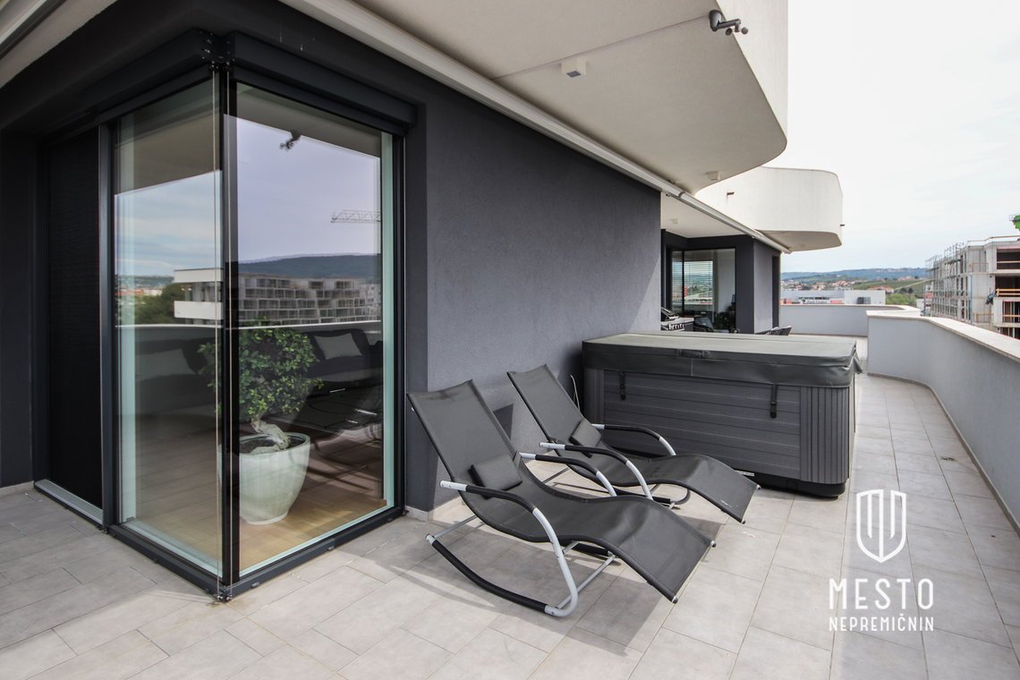 Premium five-room apartment in Koper – 3
