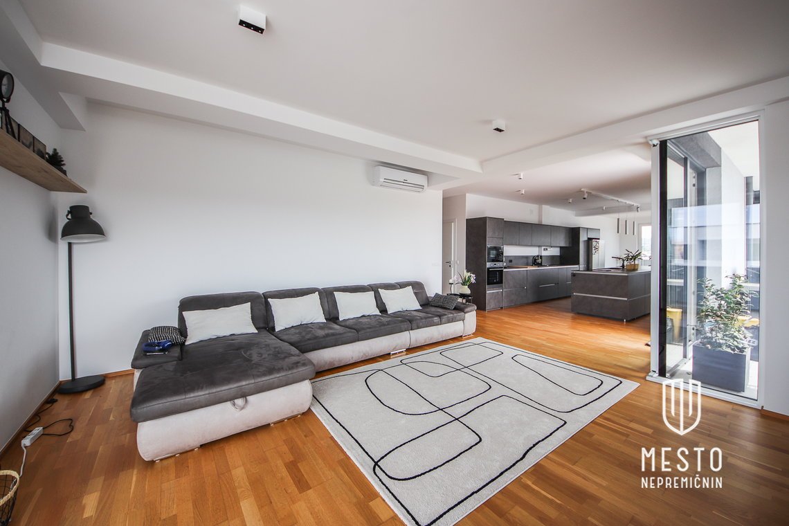 Premium five-room apartment in Koper – 5