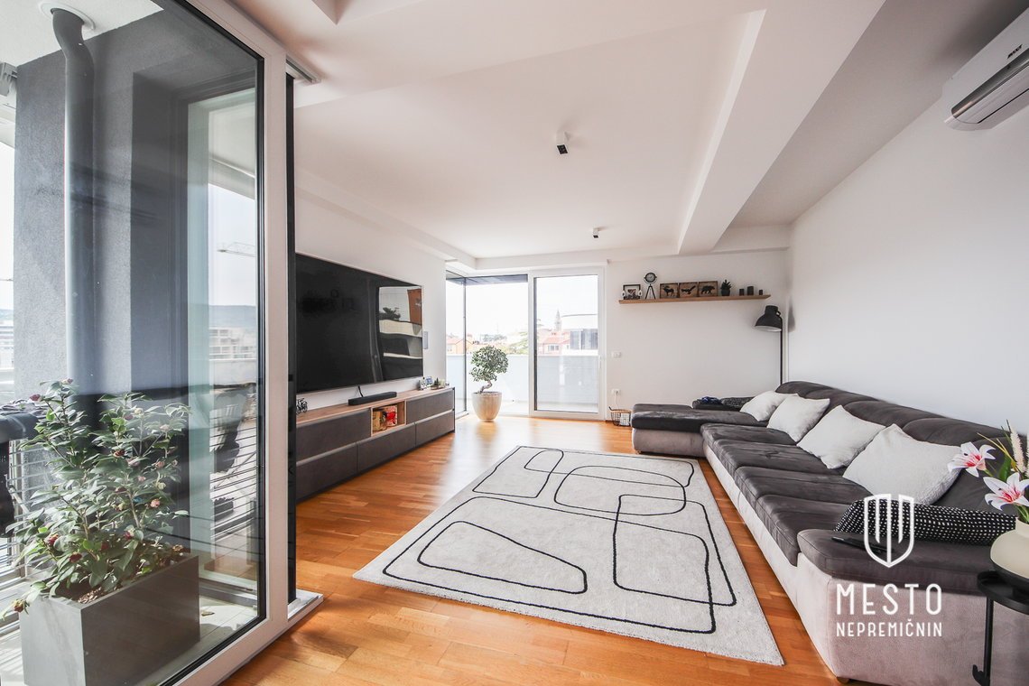 Premium five-room apartment in Koper – 8