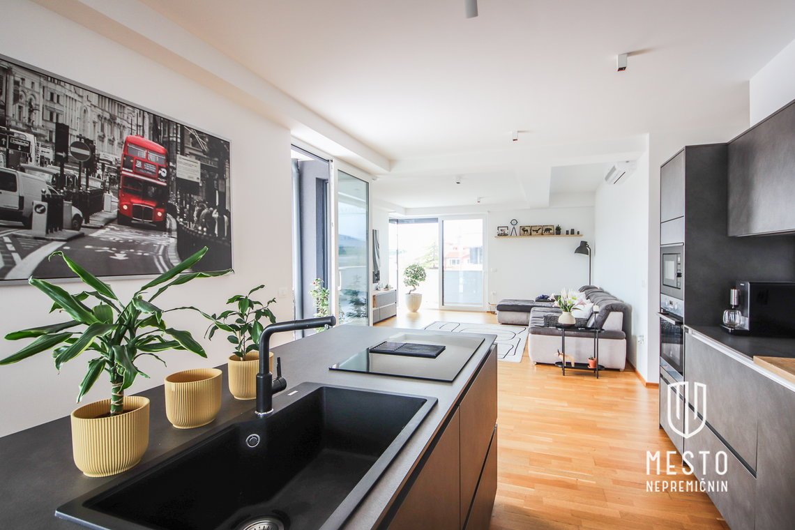 Premium five-room apartment in Koper – 9
