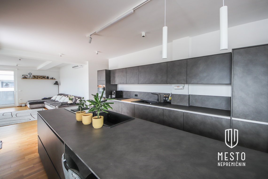 Premium five-room apartment in Koper – 10