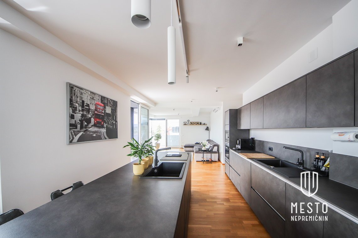 Premium five-room apartment in Koper – 11