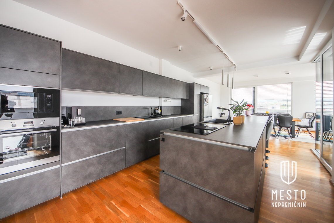 Premium five-room apartment in Koper – 13