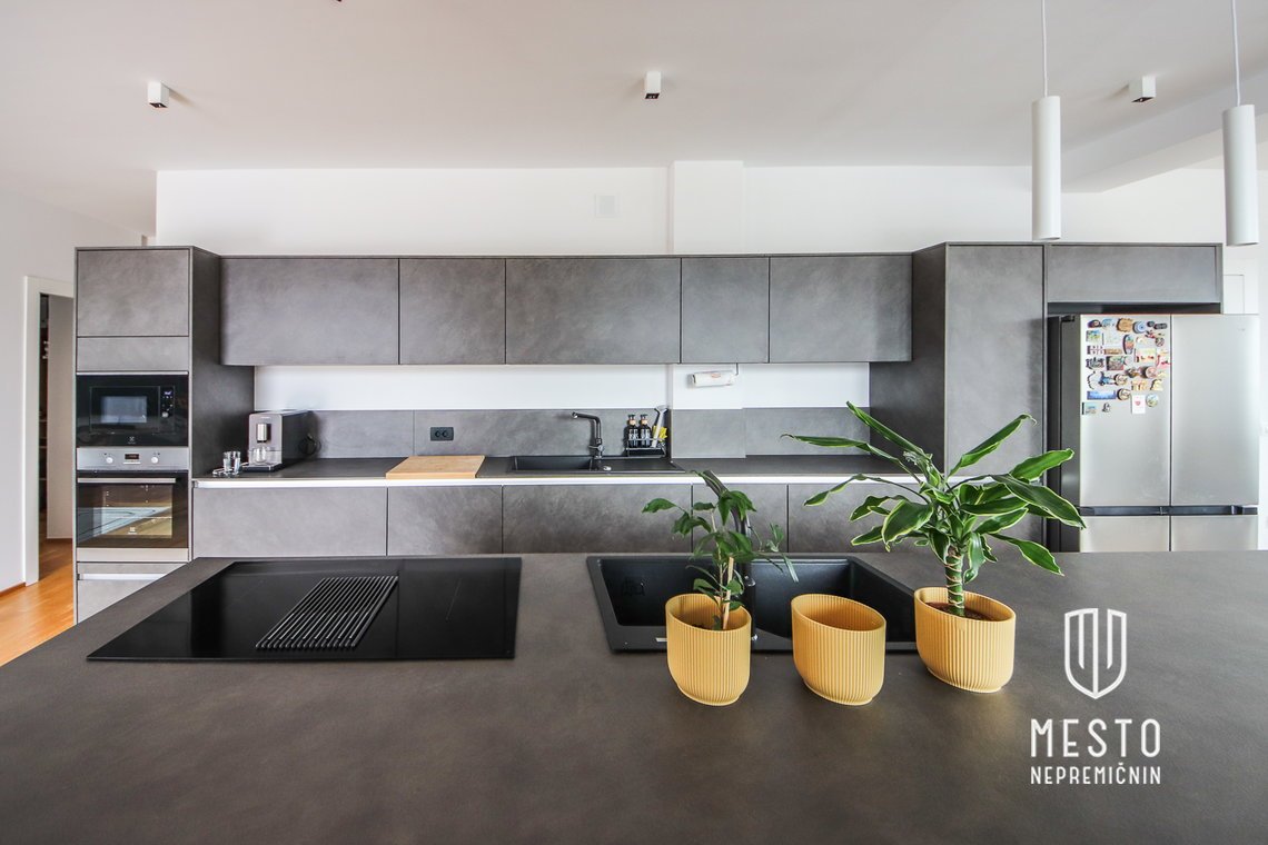 Premium five-room apartment in Koper – 14