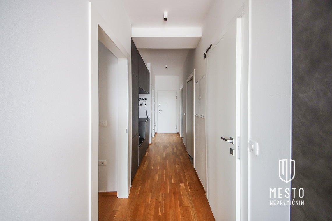 Premium five-room apartment in Koper – 20