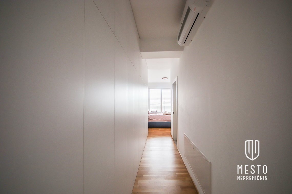 Premium five-room apartment in Koper – 25