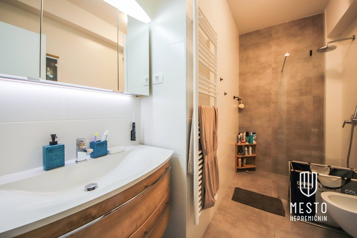 Premium five-room apartment in Koper – 29
