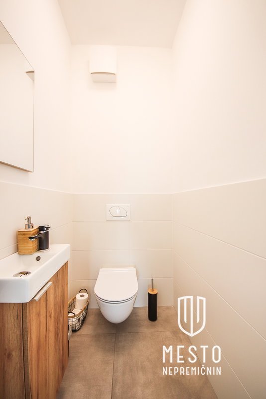 Premium five-room apartment in Koper – 30