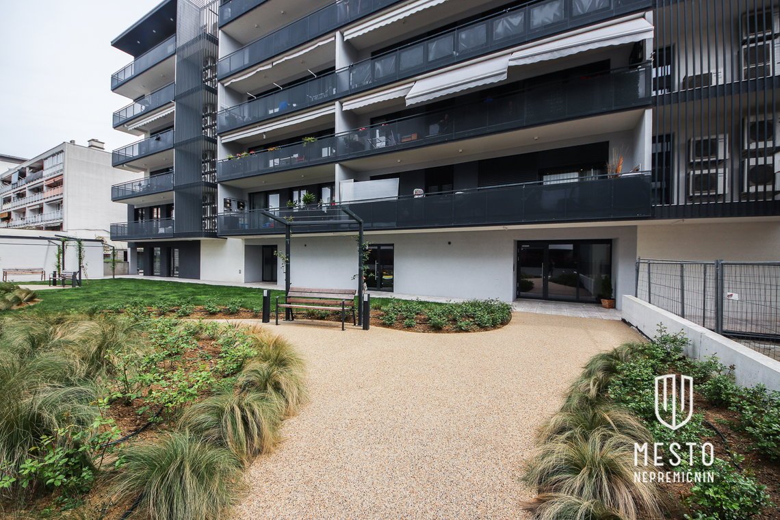Premium five-room apartment in Koper – 32