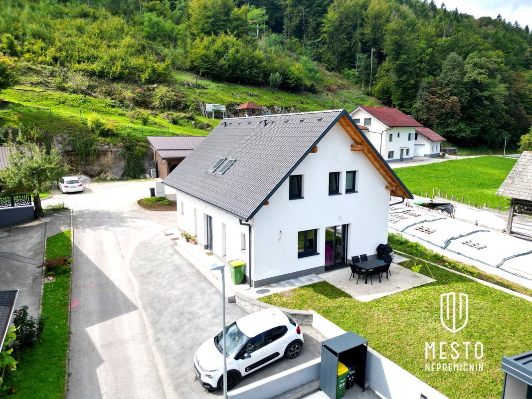 Residential semi-detached unit in Velika Račna (P+1, built in 2022, furnished) – 30