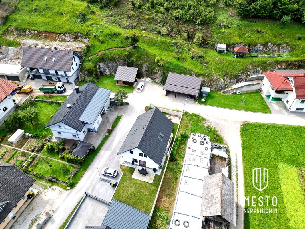 Residential semi-detached unit in Velika Račna (P+1, built in 2022, furnished) – 31