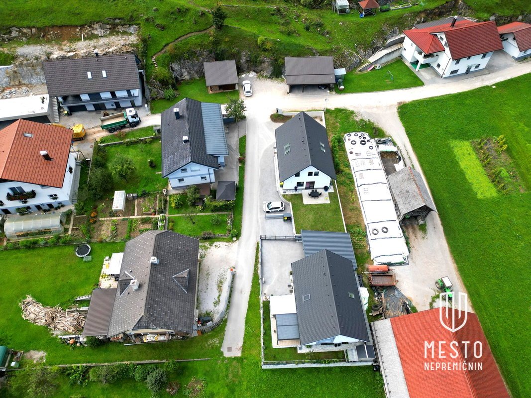 Residential semi-detached unit in Velika Račna (P+1, built in 2022, furnished) – 32