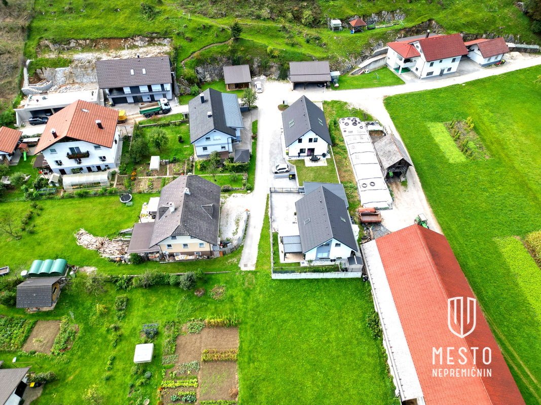 Residential semi-detached unit in Velika Račna (P+1, built in 2022, furnished) – 33
