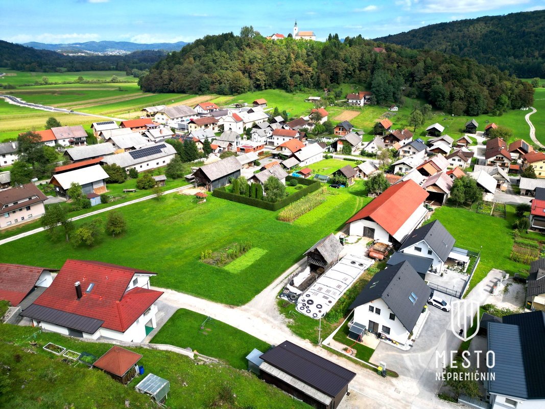 Residential semi-detached unit in Velika Račna (P+1, built in 2022, furnished) – 35