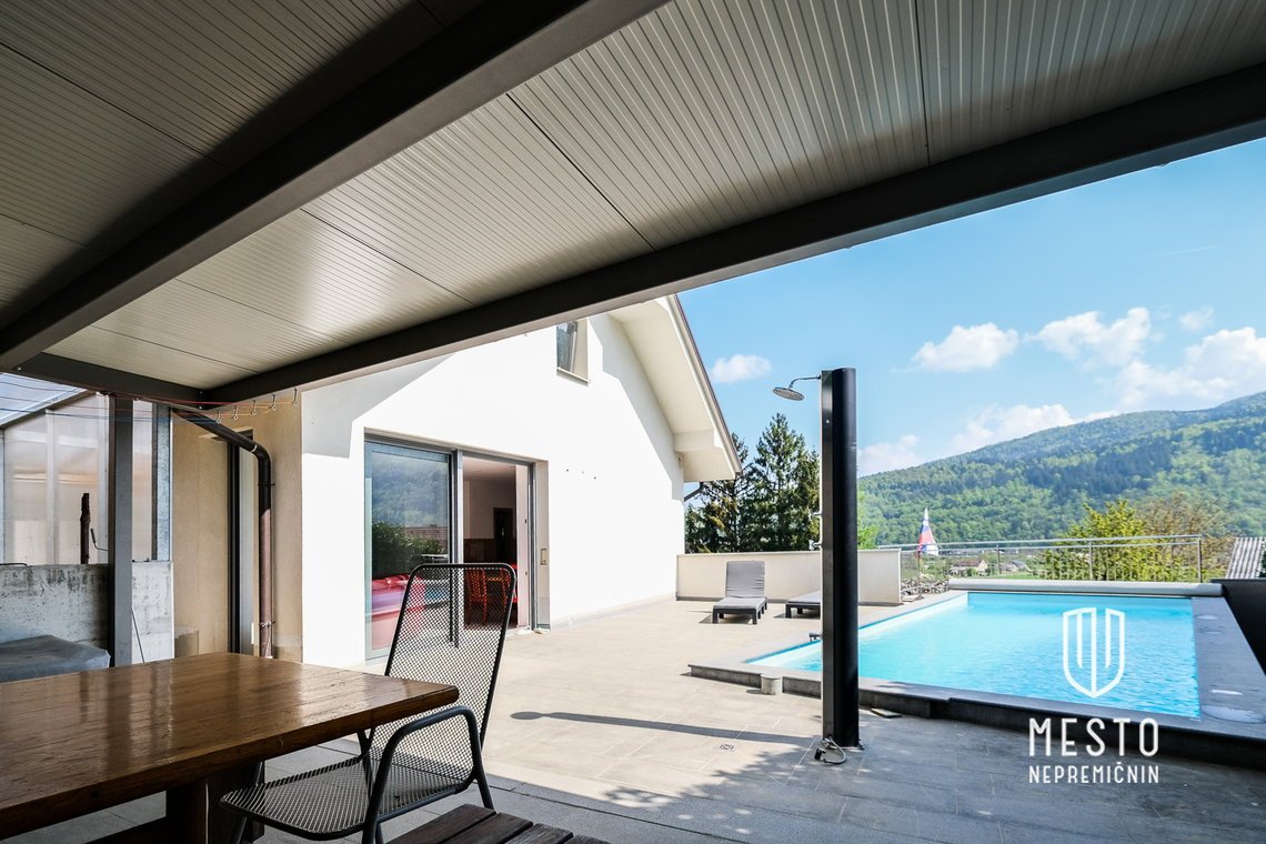 Detached house with pool in Borovnica – 2